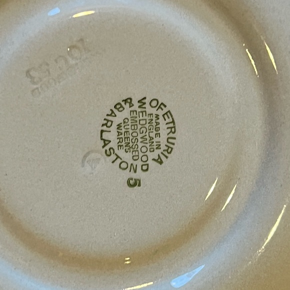 Wedgwood Cream on Lavender Dessert Plate or Saucer Set of 4 - Picture 7 of 8